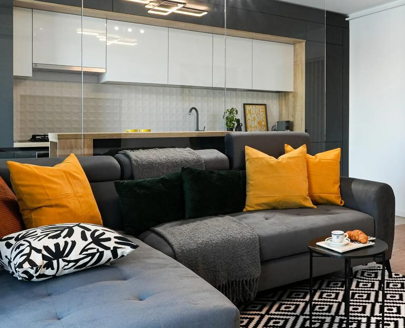 Apartament Sandra - Park-View Apt With Balcony & Parking Bucureşti