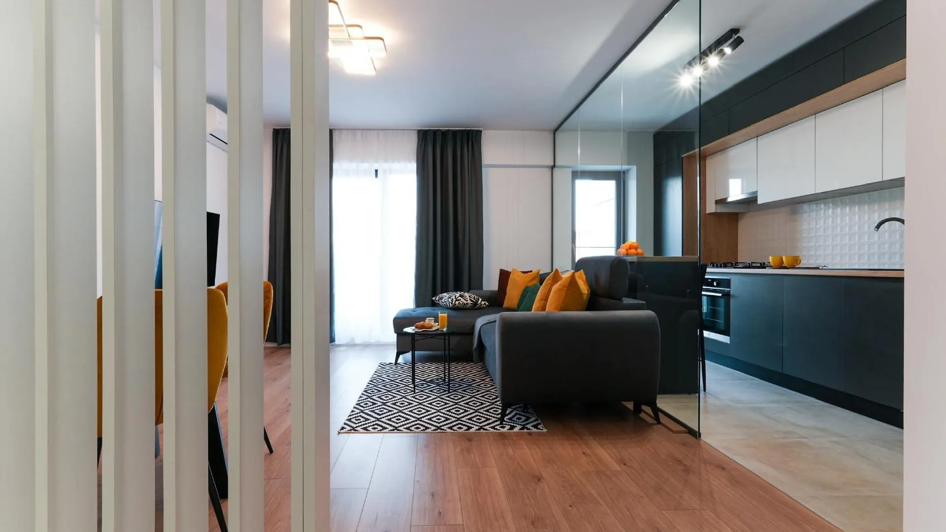 Sandra - Park-View Apt With Balcony & Parking Bucureşti 0*,
