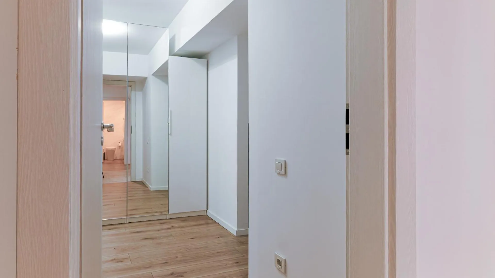 Apartament Sandra - Park-View Apt With Balcony & Parking Bucureşti România