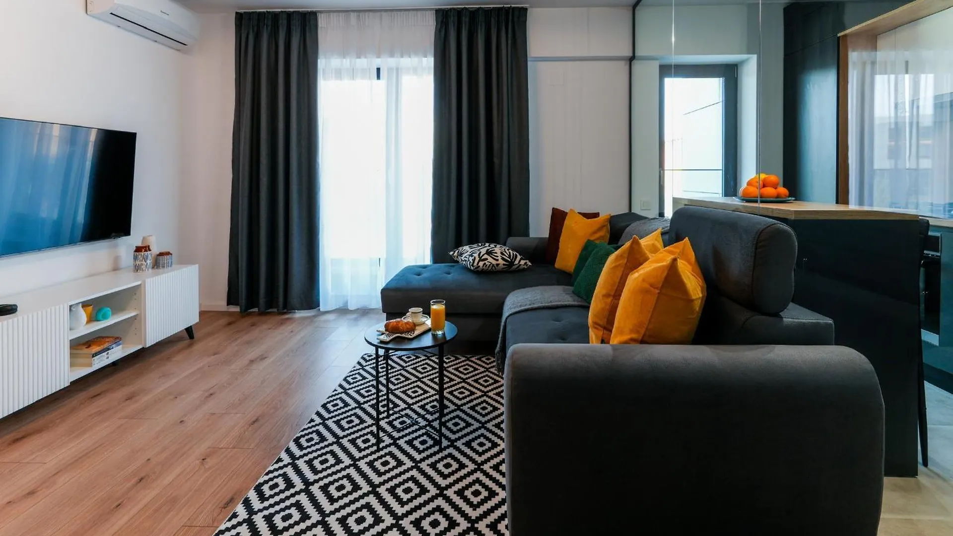 Sandra - Park-View Apt With Balcony & Parking Bucureşti
